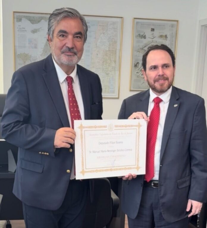 Deputado português Manuel Beninger homenageado com Medalha Tiradentes no Rio de Janeiro