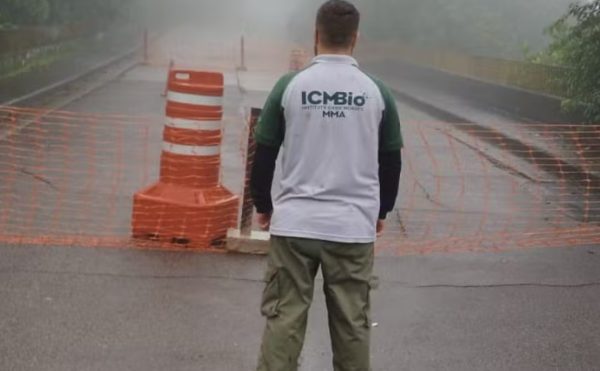 Mirante Dona Marta interditado no Rio após afundamento de pista