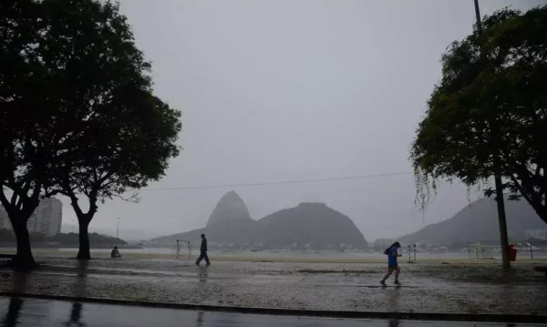 Rio enfrenta fim de semana de chuvas isoladas e calor intenso