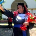 Mulher trans entra na universidade 25 anos após violências escolares