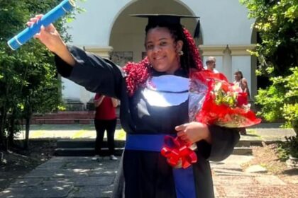 Mulher trans entra na universidade 25 anos após violências escolares